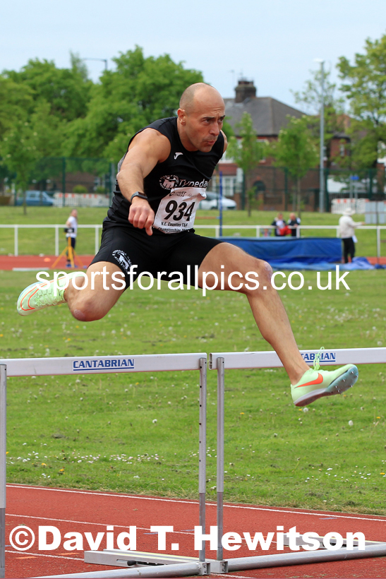 Men and Boys hurdles, 2022 North Eastern Track and Field Champs., Middlesbrough. David T. Hewitson/Sports for All Pics